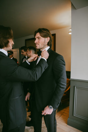 Groom in Black Tuxedo | Andréa Kọsta